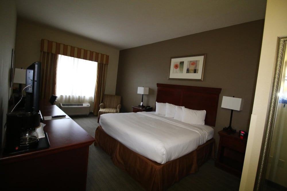 Seffner Inn and Suites - photo 17