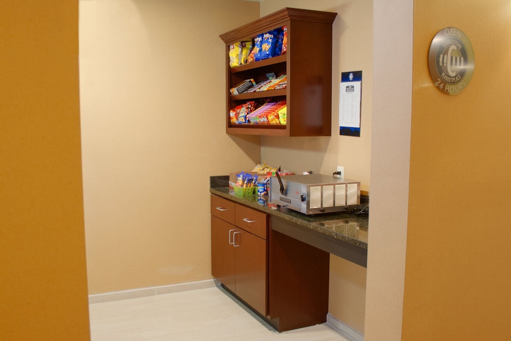 Cobblestone Inn & Suites Winterset IA - photo 50