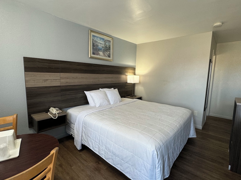 Ritz Motel - photo 6