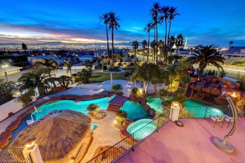 Villa with Pickleball BB court Pool