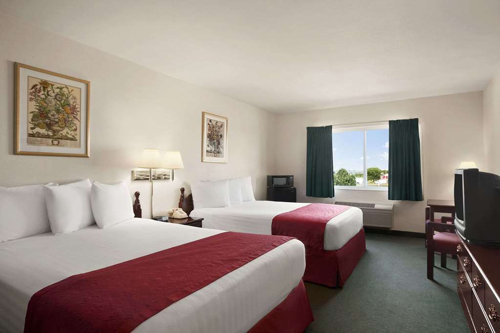 Days Inn & Suites by Wyndham Romeoville - photo 3