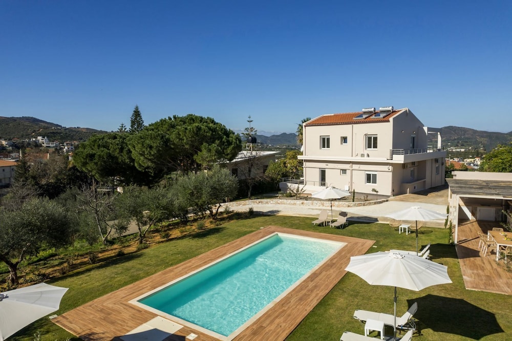 Villa Adam — 4-Star Luxury Hotel in Chania, Greece