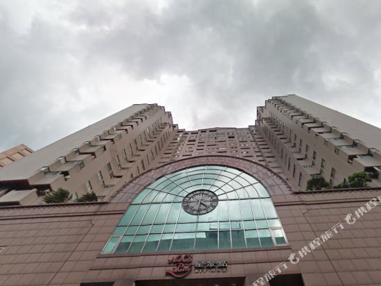 Hy Hall - carbon neutral hotel in Unknown City
