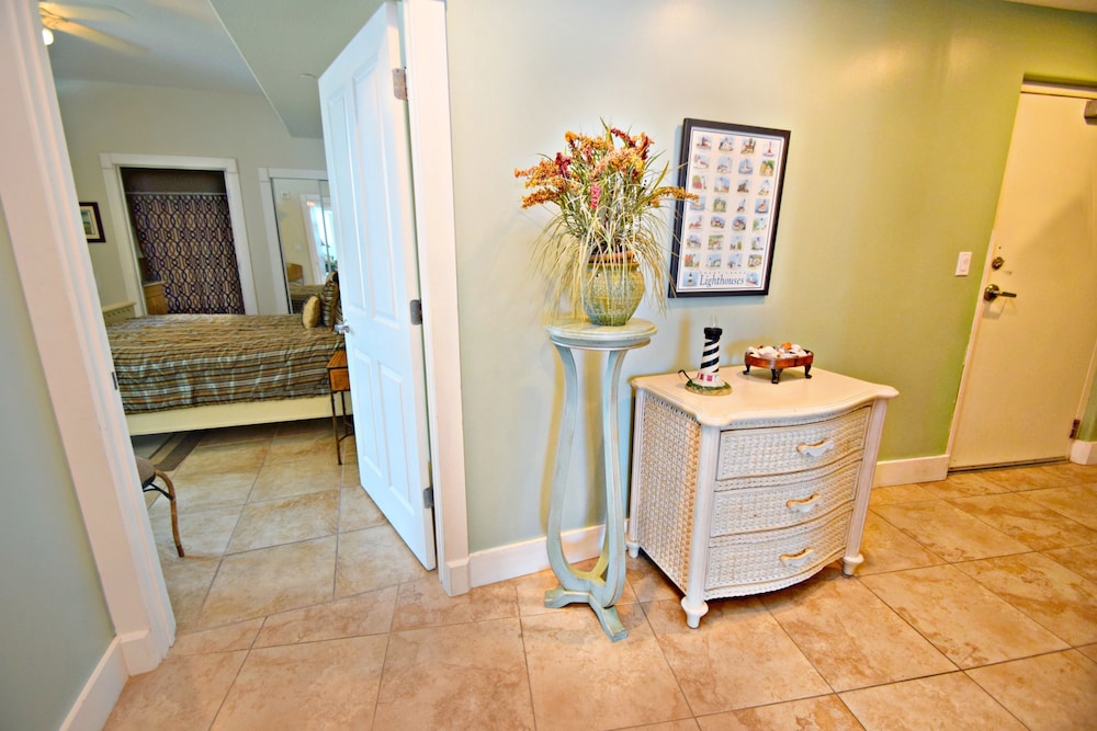Island Tower 703 by RedAwning - photo 20