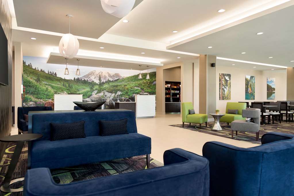 La Quinta Inn & Suites by Wyndham Burlington - photo 6