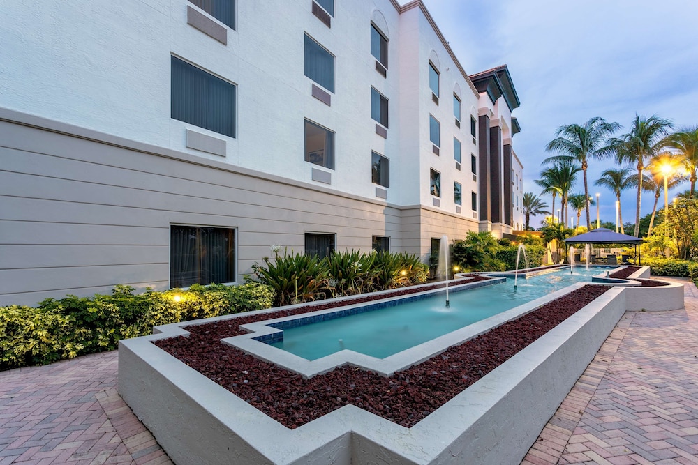 Hampton Inn & Suites Wellington - photo 36