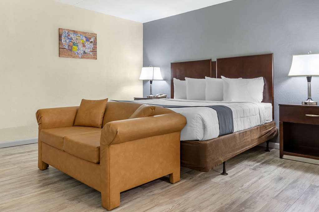 Econo Lodge Conway Central - photo 18