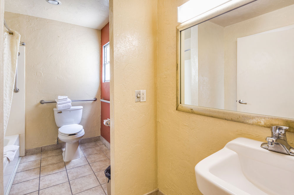 San Jose Airport Inn - photo 20