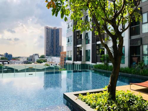 5 Star Sukhumvit Condo Infinity Pool Gym Sauna — 4-Star Luxury Hotel in Bangkok, Thailand