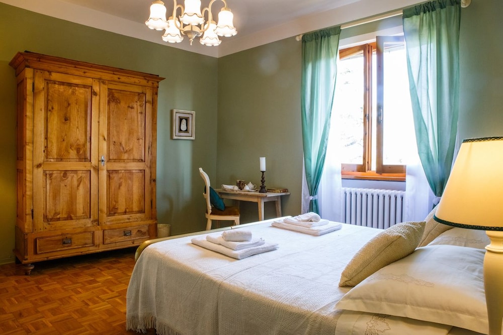 Casa Aloe B&B — 4-Star Luxury Hotel in Monte San Savino, Italy