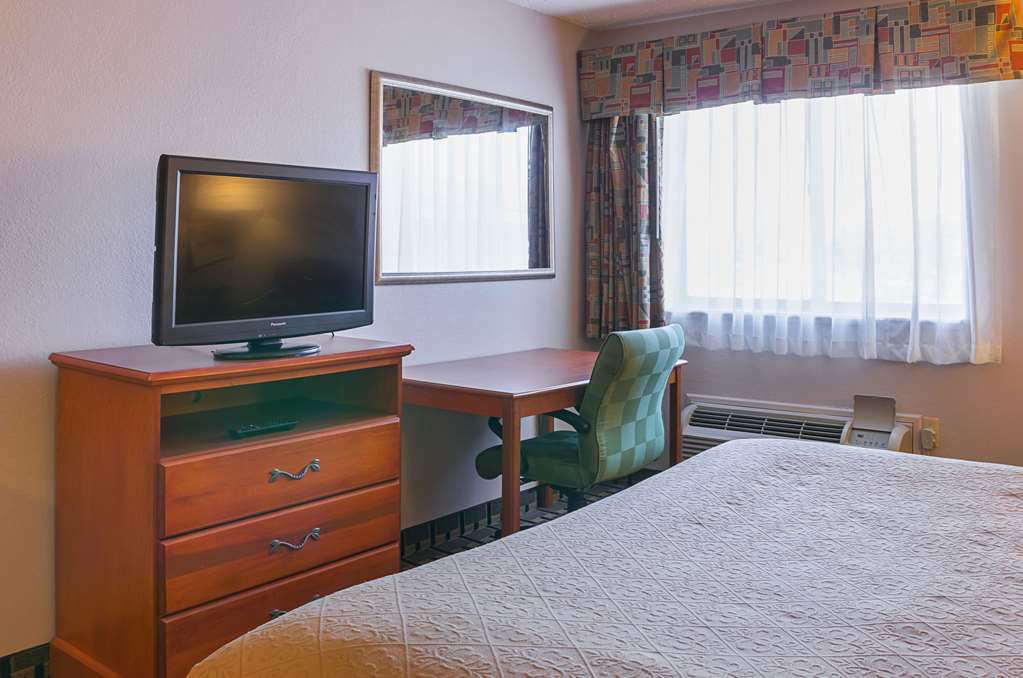 Quality Inn & Suites Detroit Metro Airport - photo 21