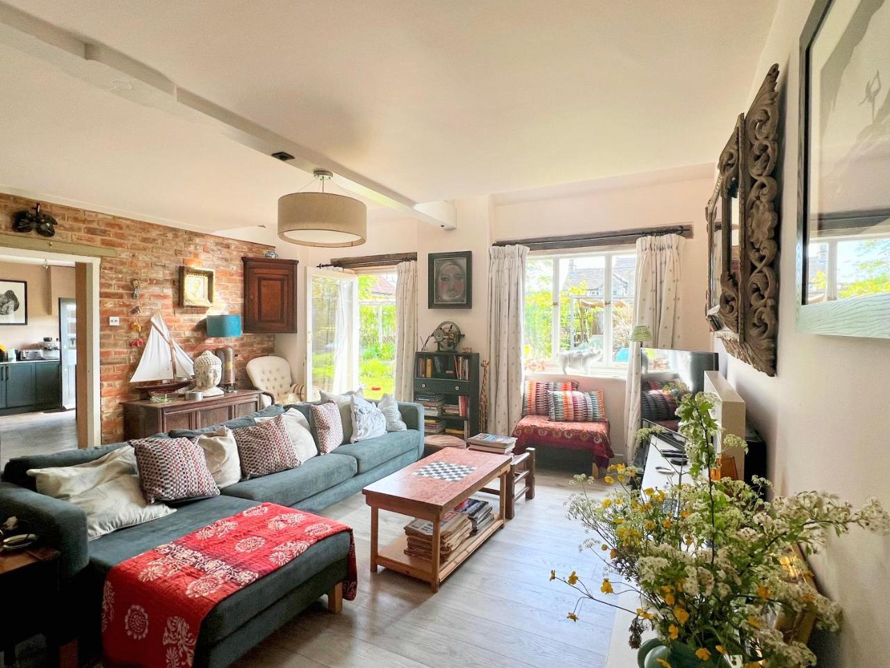 Eclectic Barn Pergola & Dog Friendly Garden — hotel in Calne