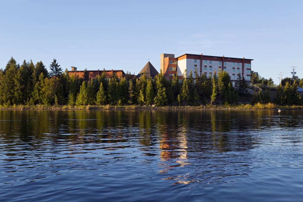 Manitoulin Hotel and Conference Centre — hotel in Little Current