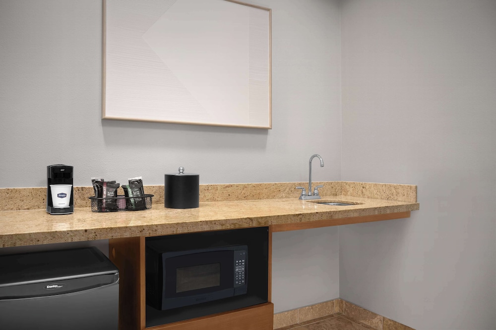Hampton Inn & Suites Williston - photo 20