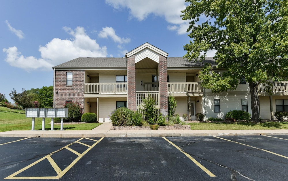 Southern Paradise Resort Amenities Close to Downtown and the Branson Landing - photo 32