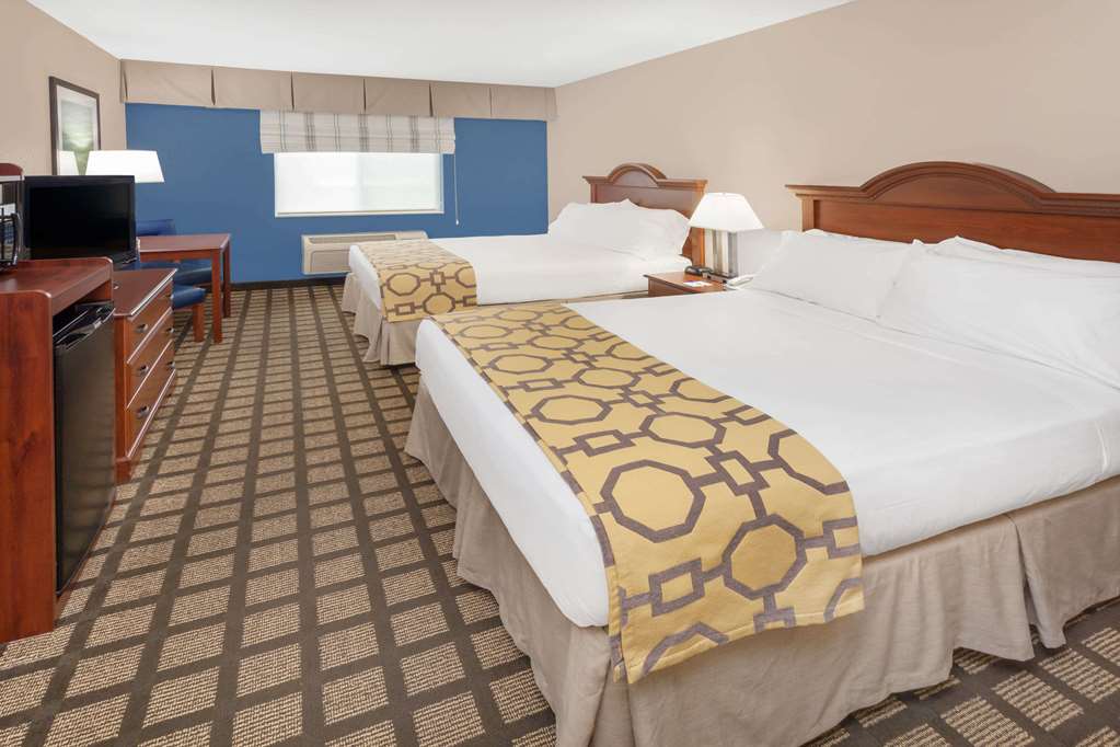Baymont by Wyndham Galesburg - photo 9