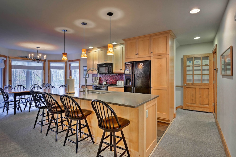 Ski In Resort Family Condo with Deck at Jay Peak - photo 20