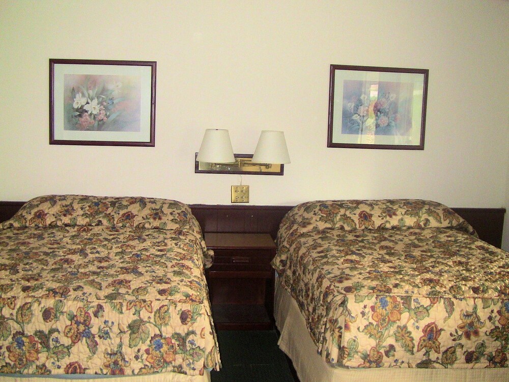 Spinning Wheel Motel - photo 9