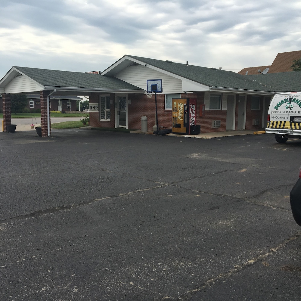 Guest House Motel - photo 22