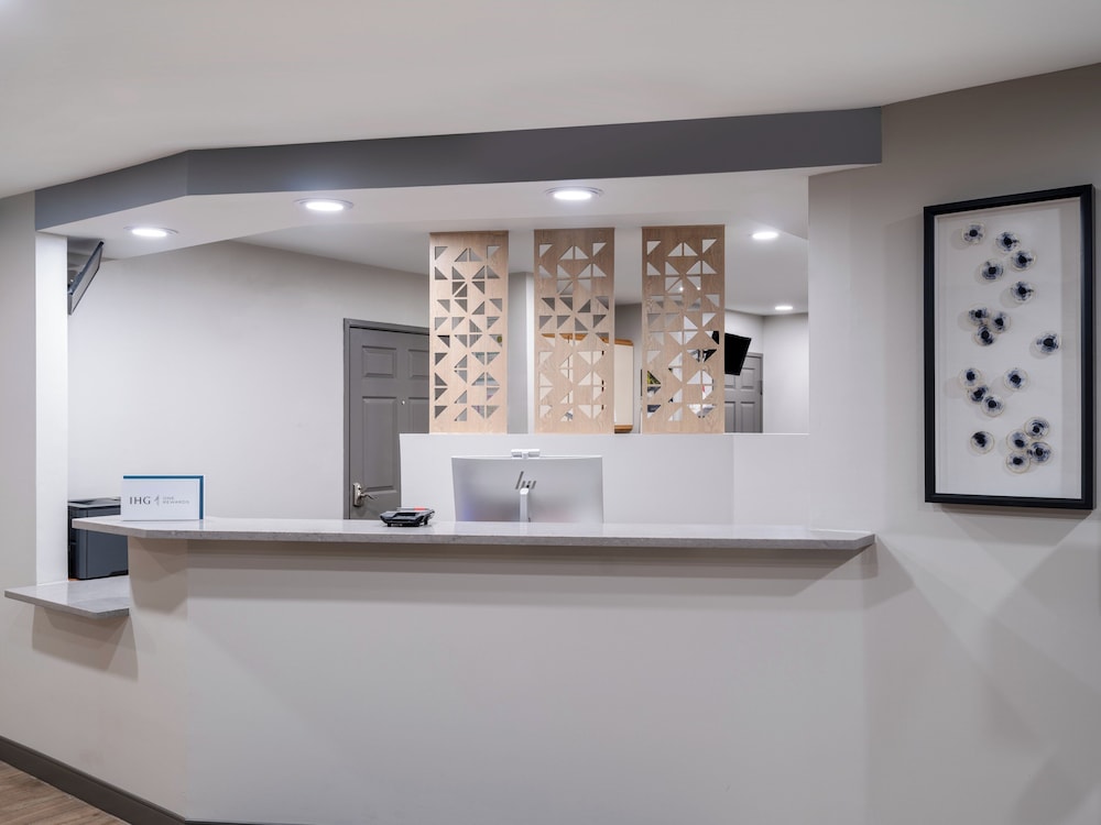 Candlewood Suites Rockford by IHG - photo 28