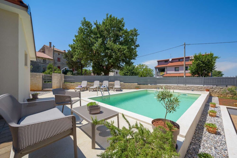 Noclegi u Majki — hotel in Zator