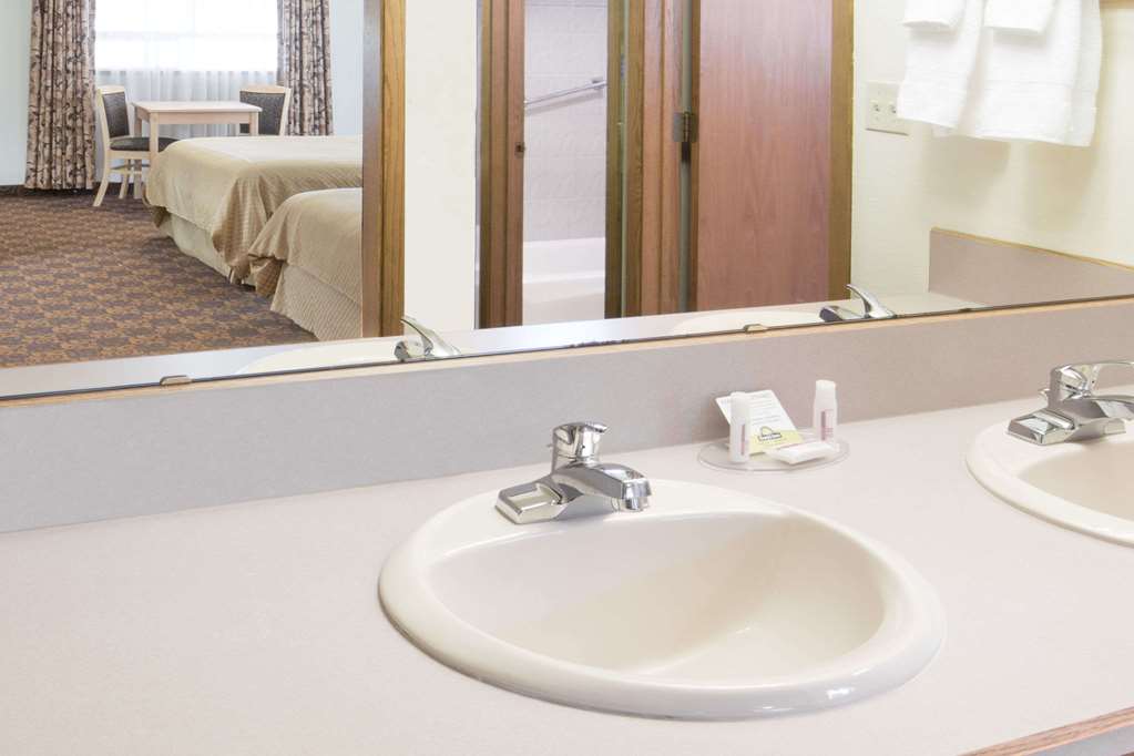 Days Inn by Wyndham Black Bear - photo 10