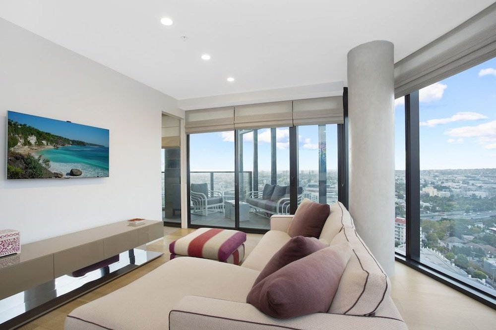 Sky high South Yarra luxury 2 bed sleeping up to 4 — 4-Star Luxury Hotel in Melbourne, Australia