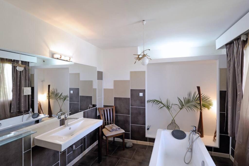 Apartment 3bedrooms 2bathrooms rooftop jacuzzi — 4-Star Luxury Hotel in Port Louis, Mauritius