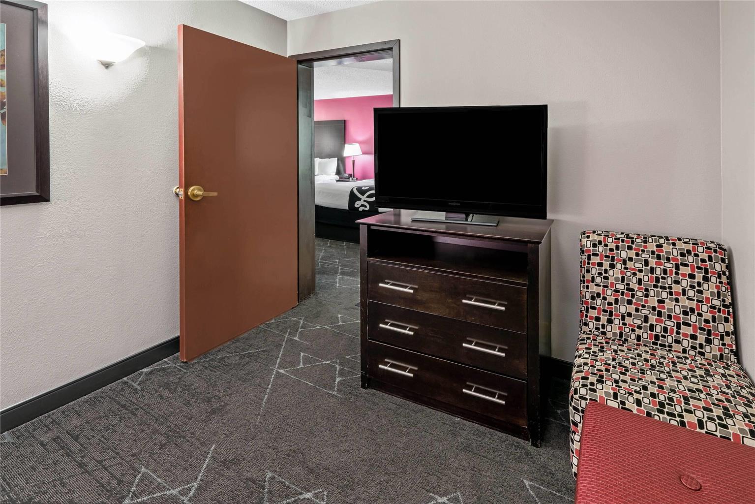 La Quinta Inn & Suites by Wyndham Dallas I 35 Walnut Hill Ln - photo 24