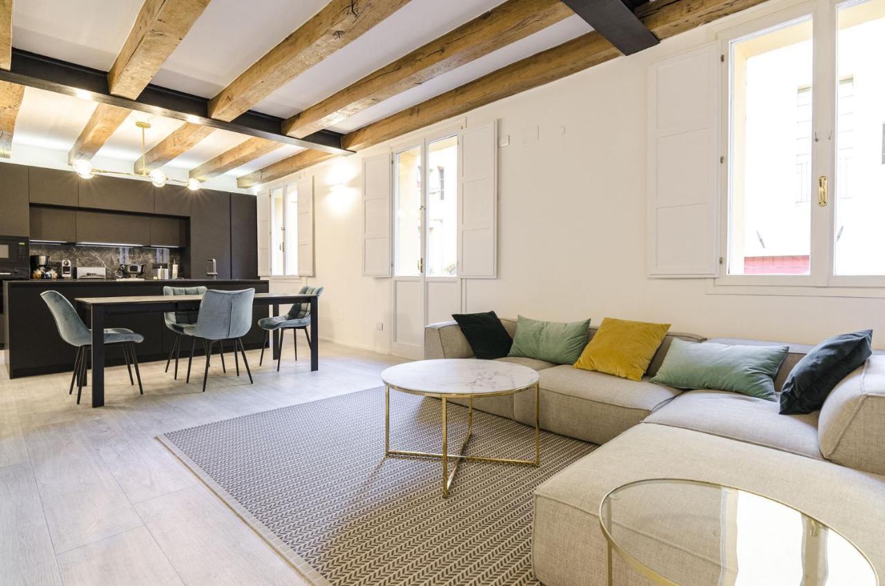 Casa Bocchi Luxury apartment in Historical Palace — 4-Star Luxury Hotel in Bologna, Italy