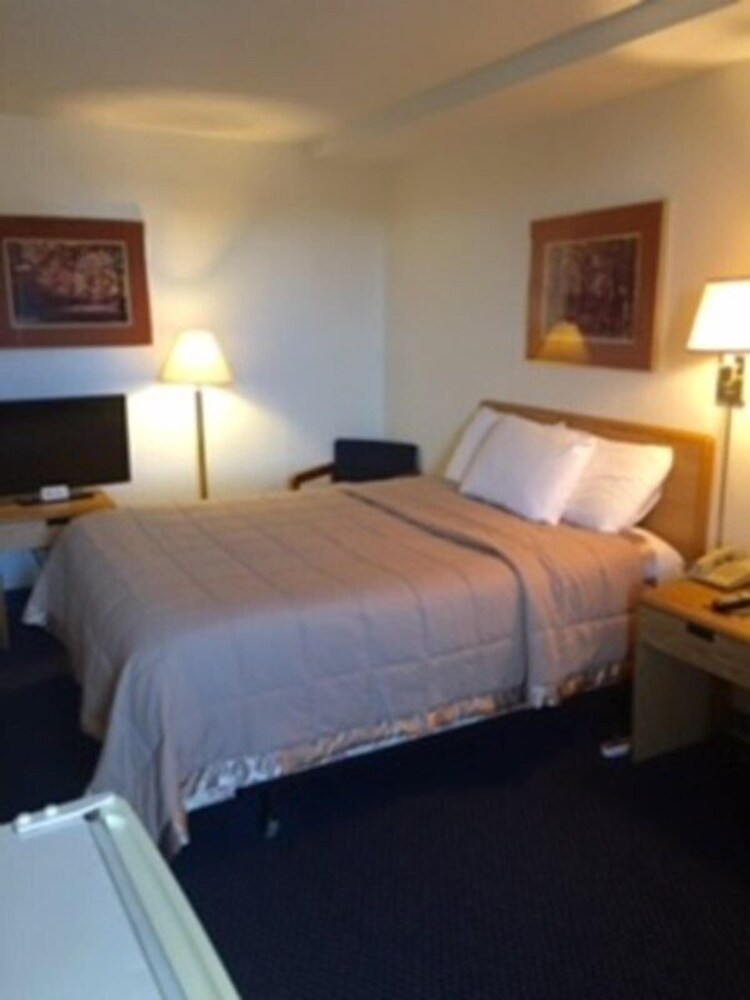 Voyageur Lakewalk Inn - photo 7
