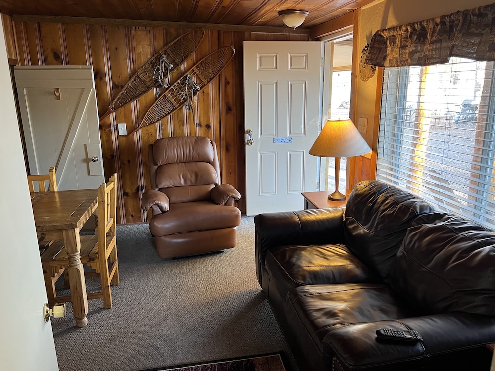 Rainbow's End Resort on Rainbow Lake - photo 27