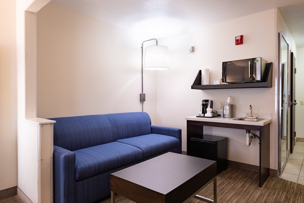 Holiday Inn Express & Suites Evanston By IHG - photo 18