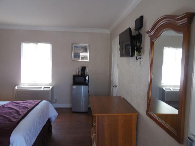 Hi Way Host Motel - photo 20