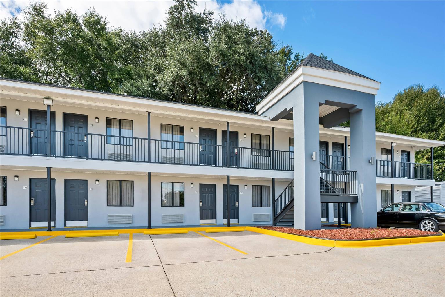 Broadway Inn Expres — hotel in Biloxi