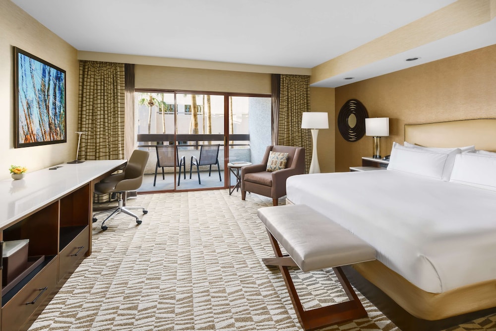 Hilton Phoenix Airport - photo 16
