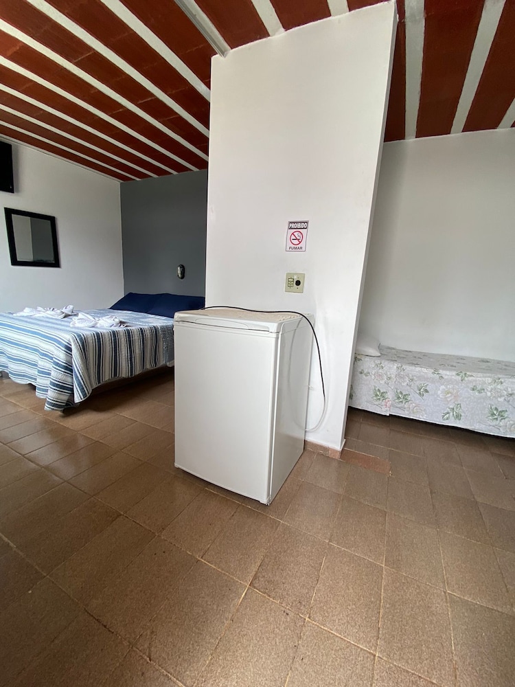 Hotel pousadinha da bia in Rio Das Ostras, Brasil