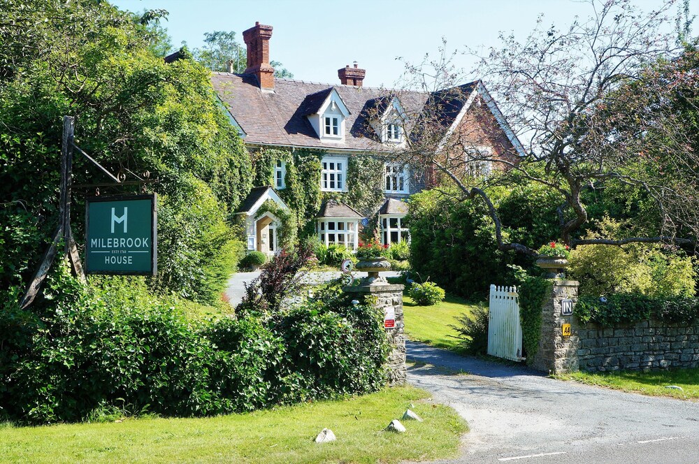 Milebrook House Hotel — hotel in Knighton