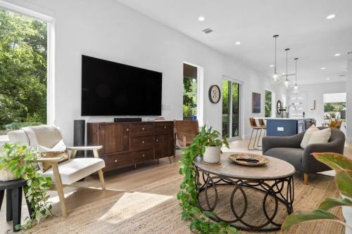 Home in Cherrywood with Private Backyard — 4-Star Luxury Hotel in Austin, United States