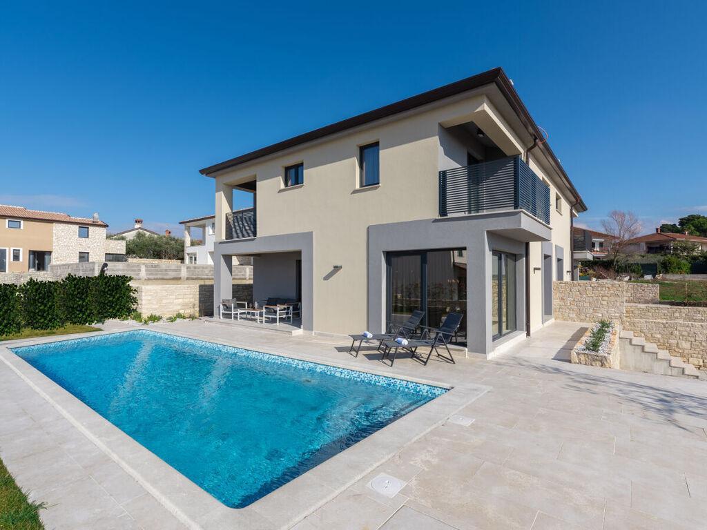 Villa Victoria Istra heated pool — 4-Star Luxury Hotel in Brtonigla, Croatia