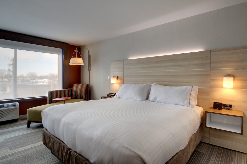 Holiday Inn Express & Suites Galesburg by IHG - photo 23