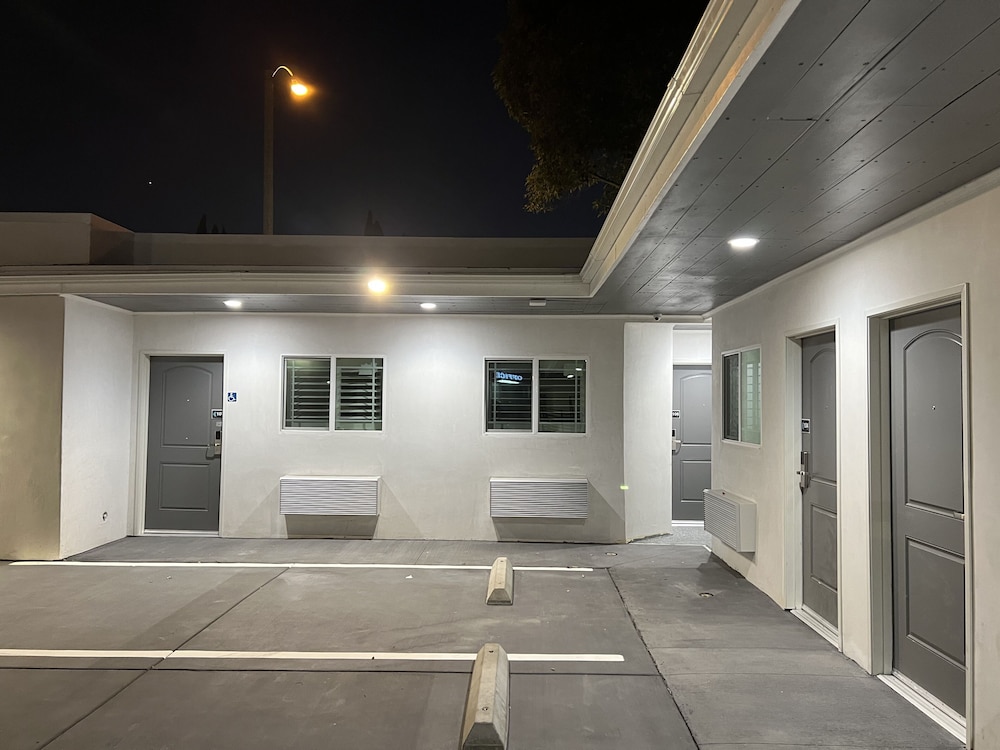 Erth Inn By Aga Bell Gardens - photo 19