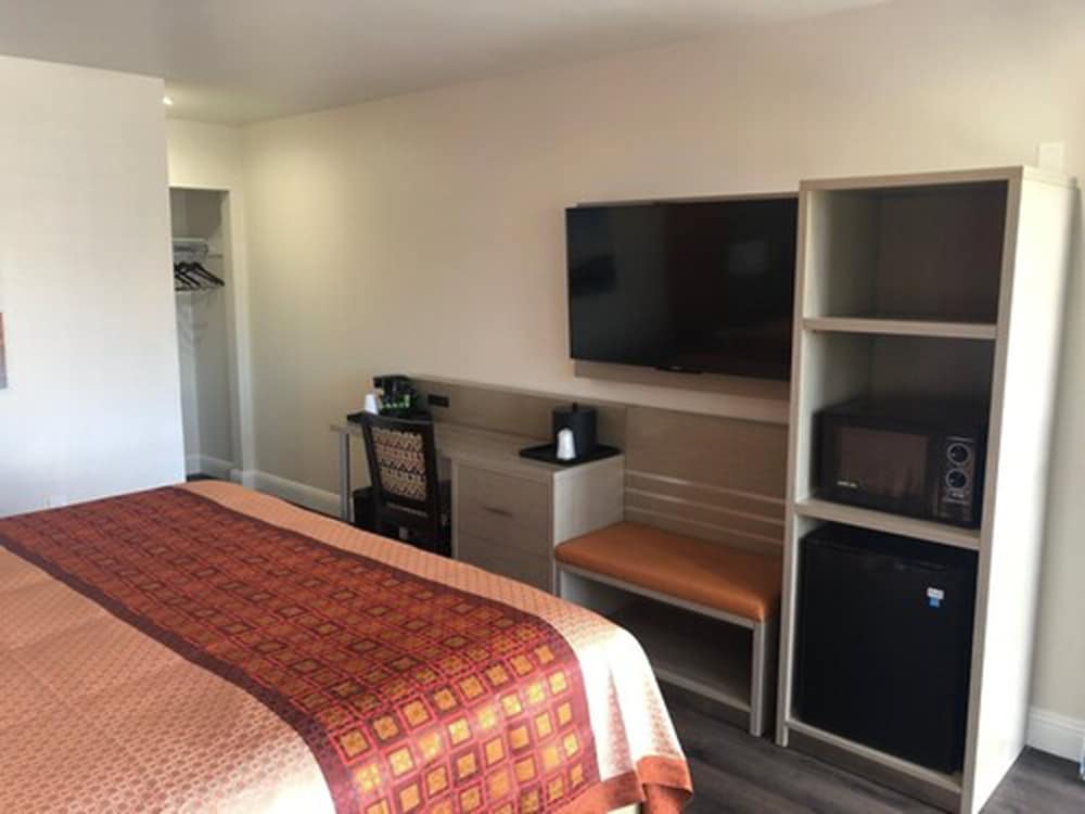 Presidio Parkway Inn - photo 3