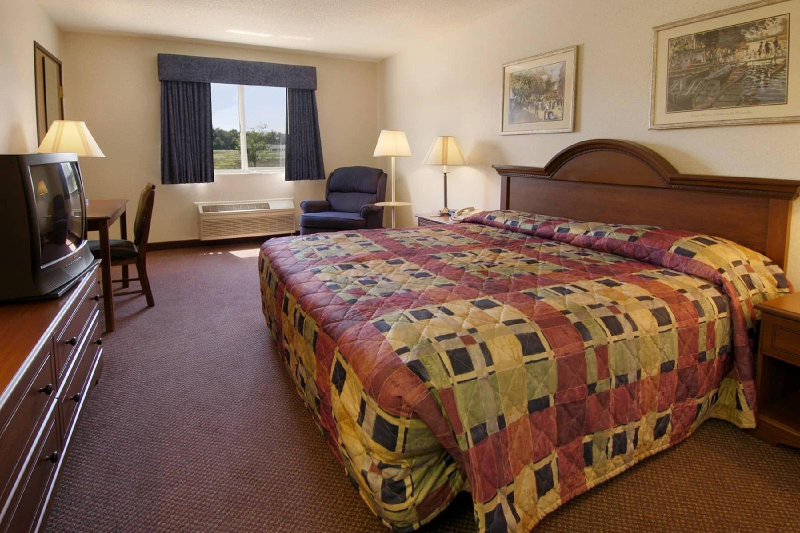 Baymont by Wyndham Dowagiac - photo 10