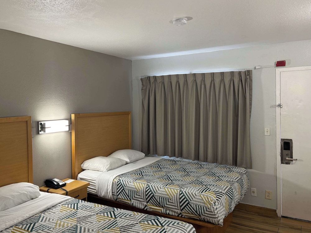 Motel6 Riviera Beach FL - photo 3