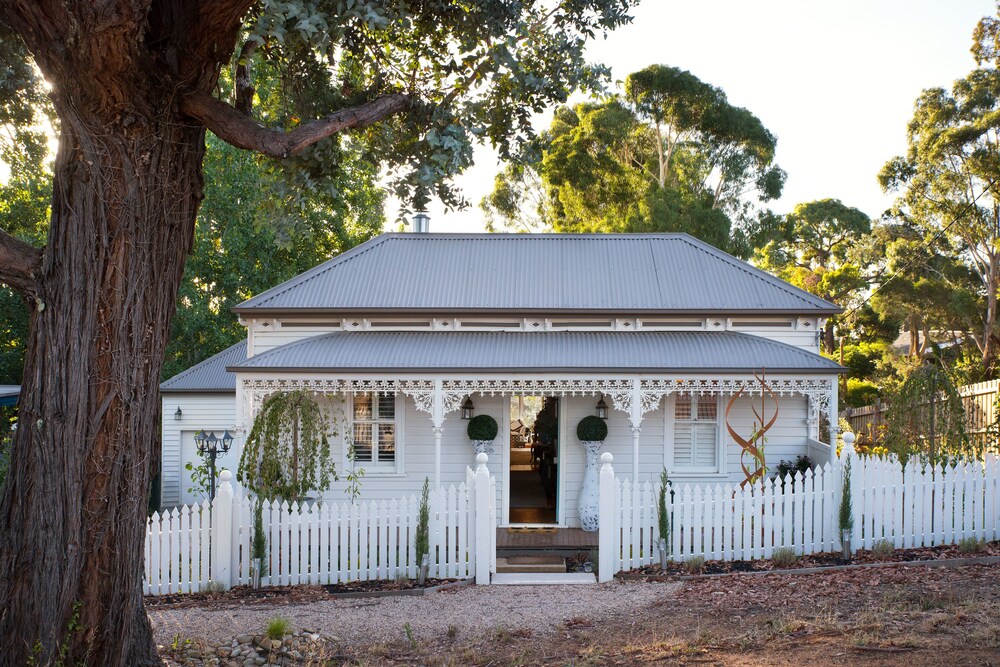 The Lux Luxury 4 bedroom 2 bathroom with stunning garden — 5-Star Luxury Hotel in Daylesford, Australia