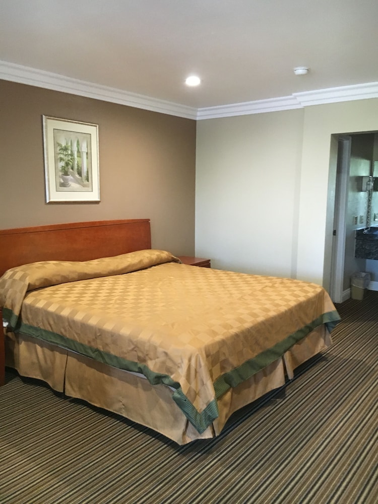 Regency Inn and Suites Moreno Valley - photo 6