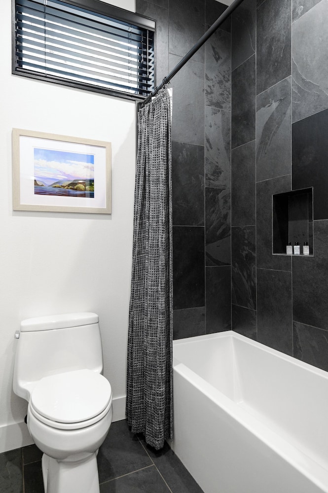 Horsefeathers Hotel - photo 40