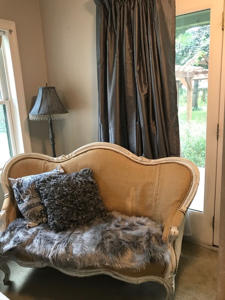 Iron Amethyst Inn Boutique Hotel - photo 13