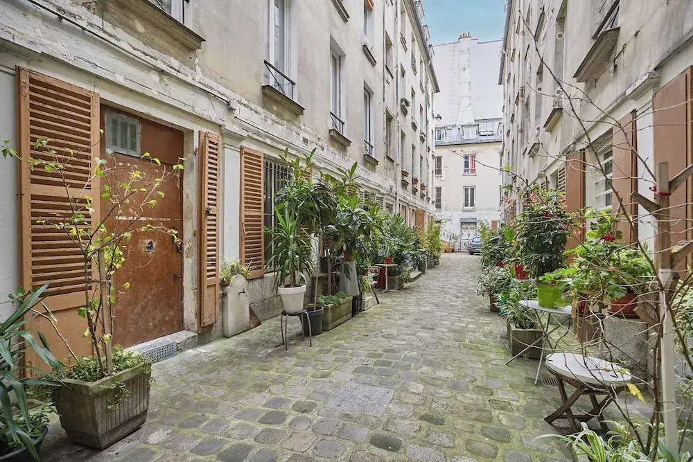 Apartment for 4 People in Paris — 4-Star Luxury Hotel in Paris, France